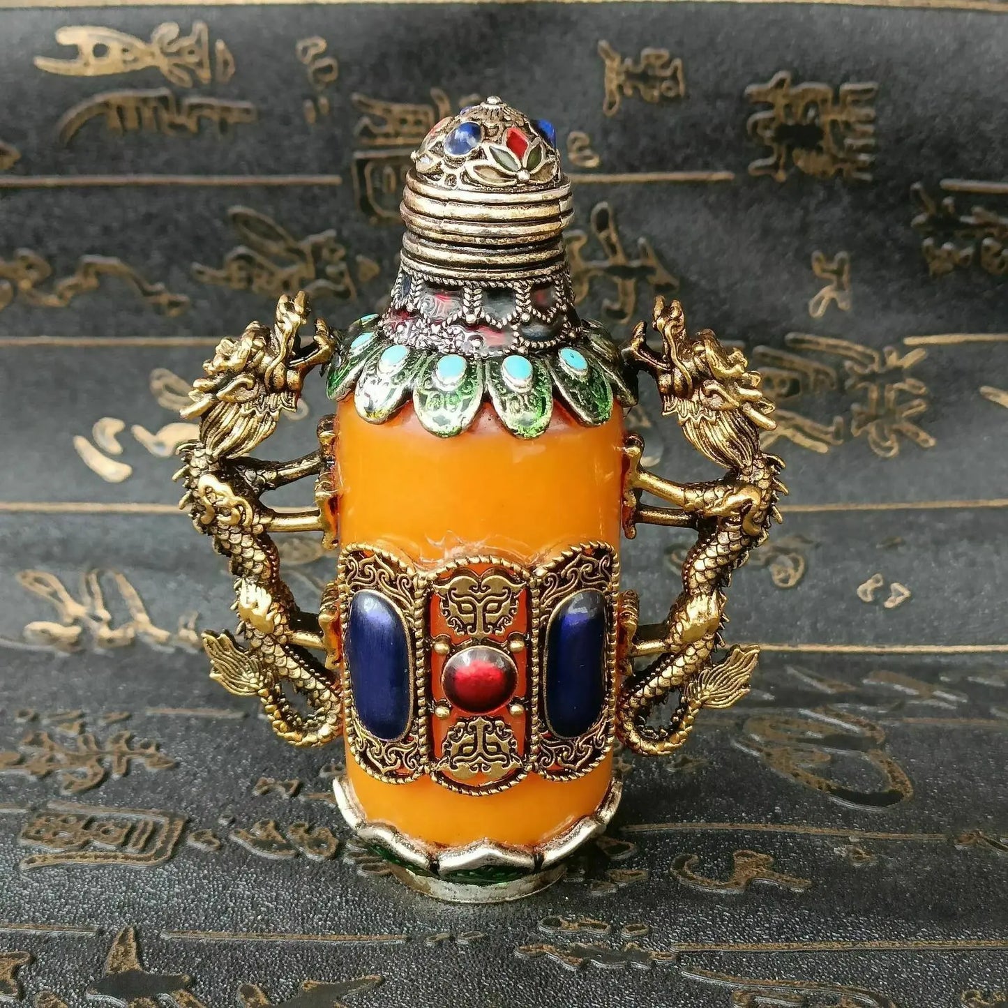An Exquisite Chinese Handmade Double Dragon Inlaid Beeswax Snuff Bottle
