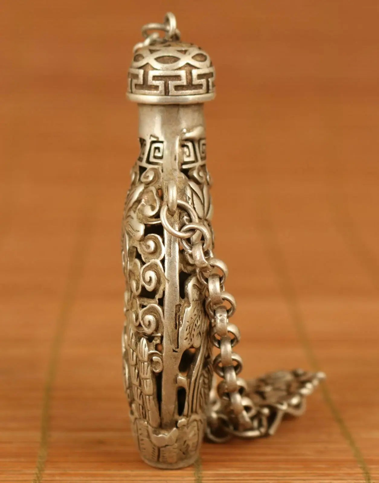 Chinese Old tibetan silver Hand Carved Gold fish Statue Snuff Bottle noble gift