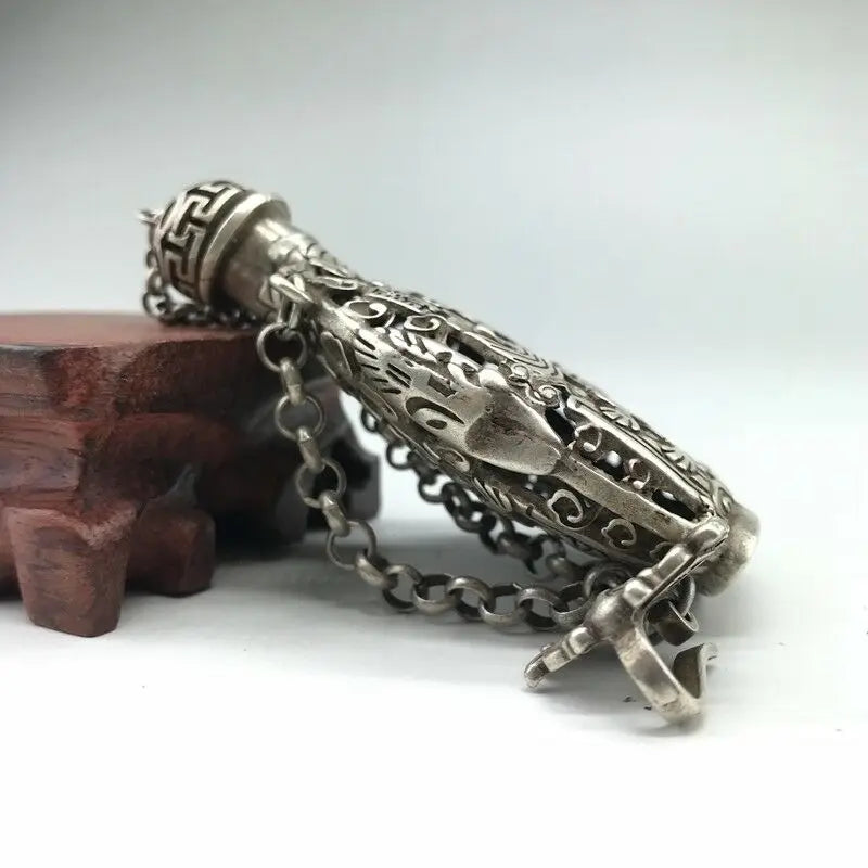 Chinese ancient Tibetan silver snuff bottle hand-carved Chinese dragon pattern