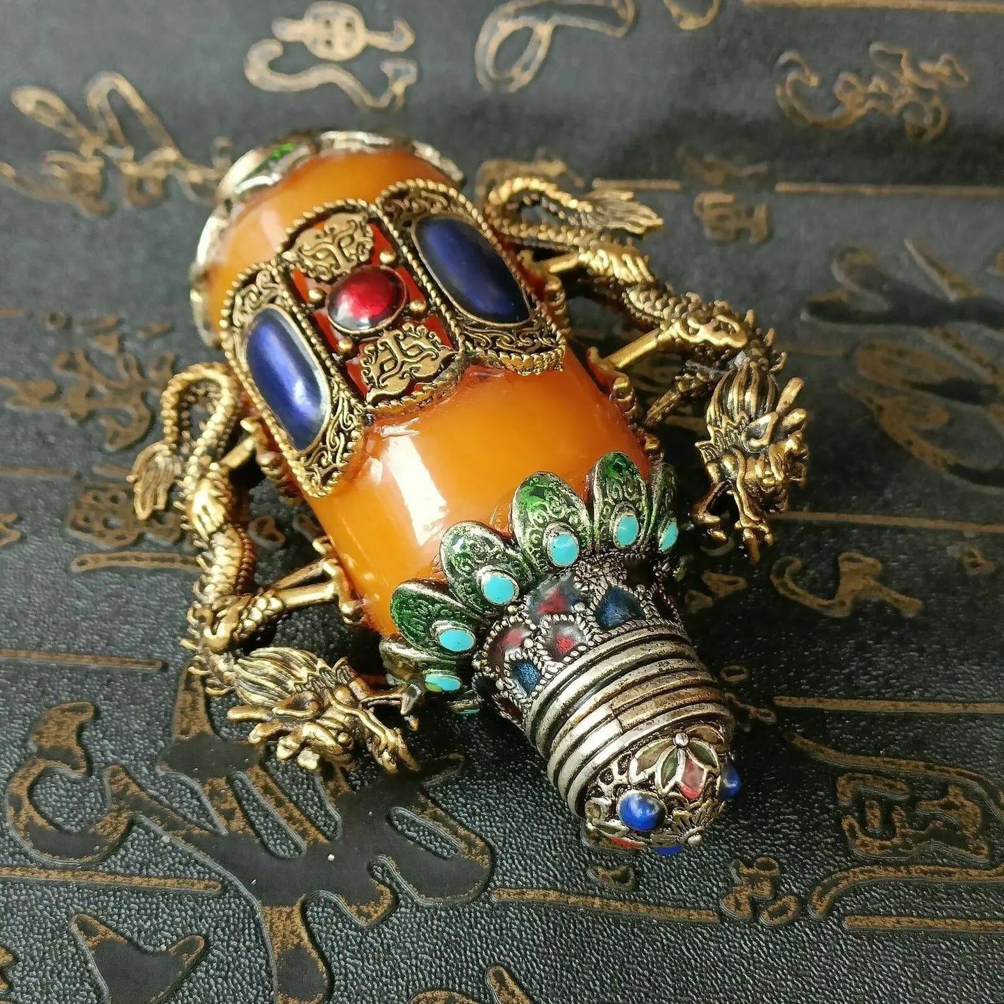 An Exquisite Chinese Handmade Double Dragon Inlaid Beeswax Snuff Bottle