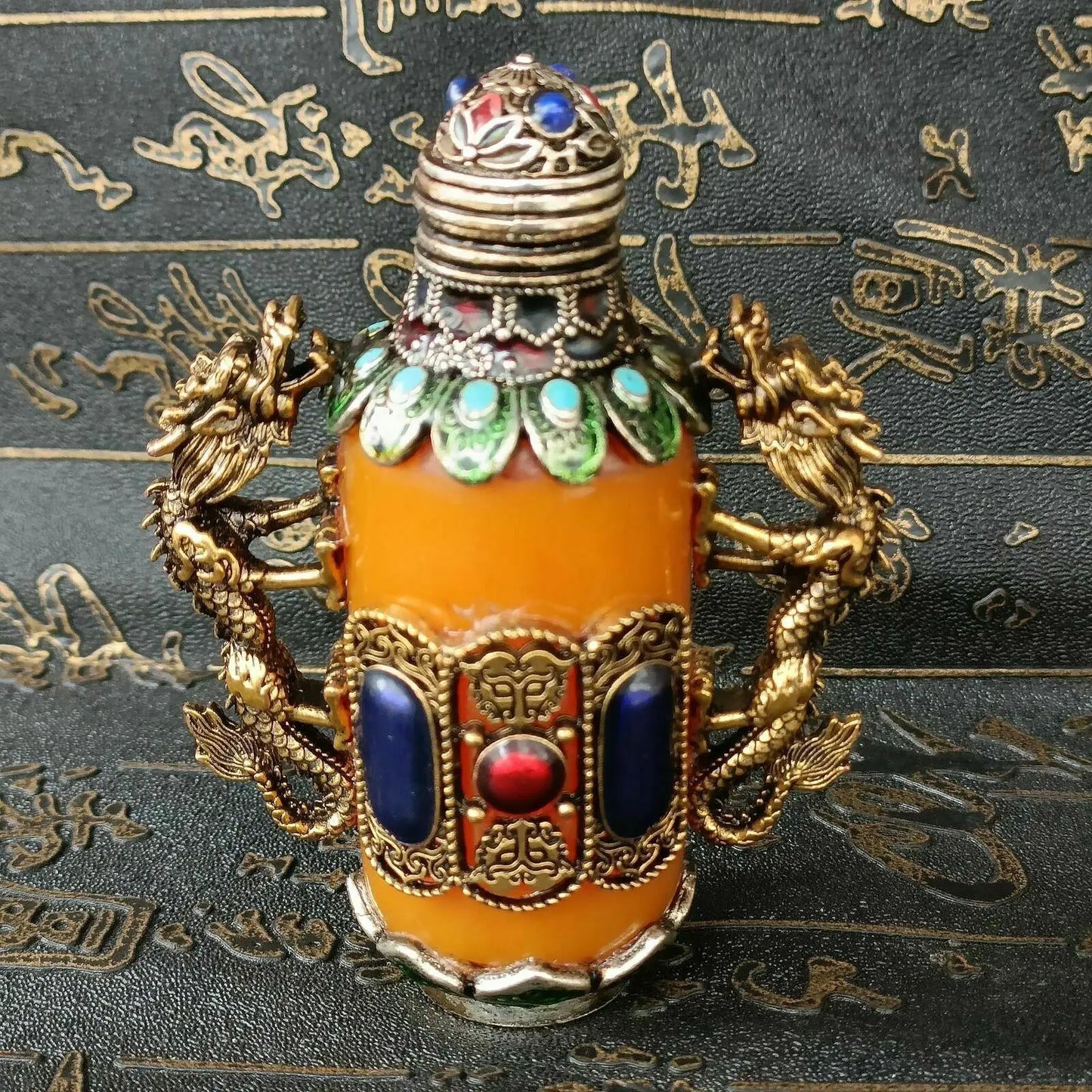An Exquisite Chinese Handmade Double Dragon Inlaid Beeswax Snuff Bottle
