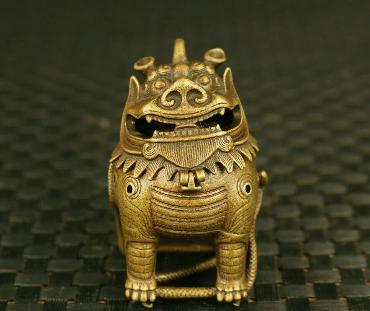 Chinese Bronze Kirin Figure Statue Tea Pet Incense Burner Buddha Good Stand