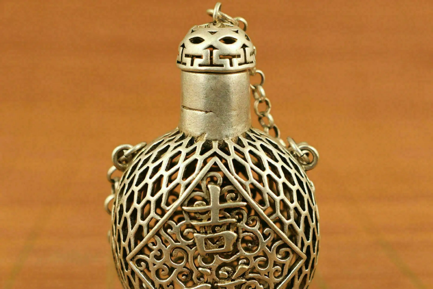 Chinese Old tibet silver hand carved hollow auspicious snuff Bottle box Netsuke