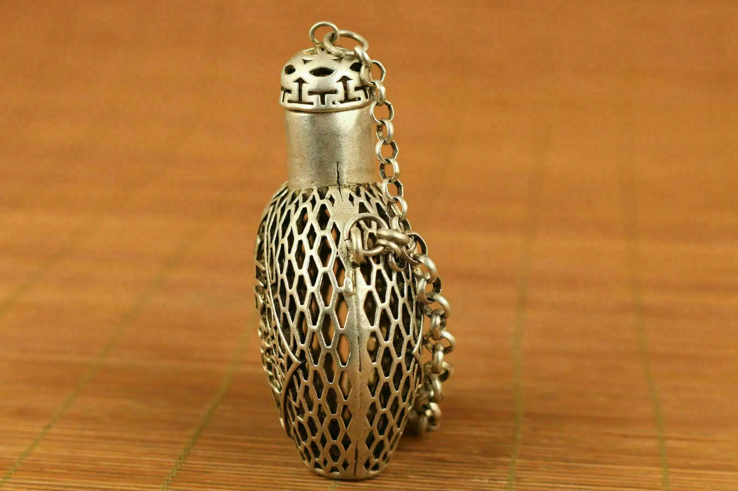 Chinese Old tibet silver hand carved hollow auspicious snuff Bottle box Netsuke