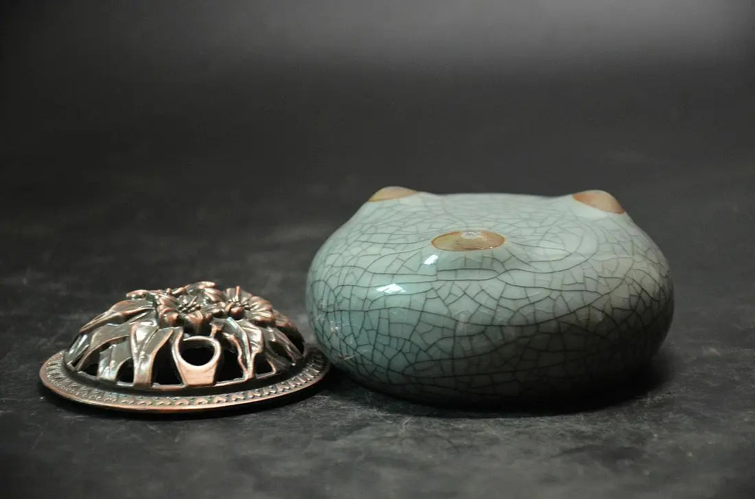 Chinese ceramic crackle porcelain Incense burner bronze Chrysanthemum lid