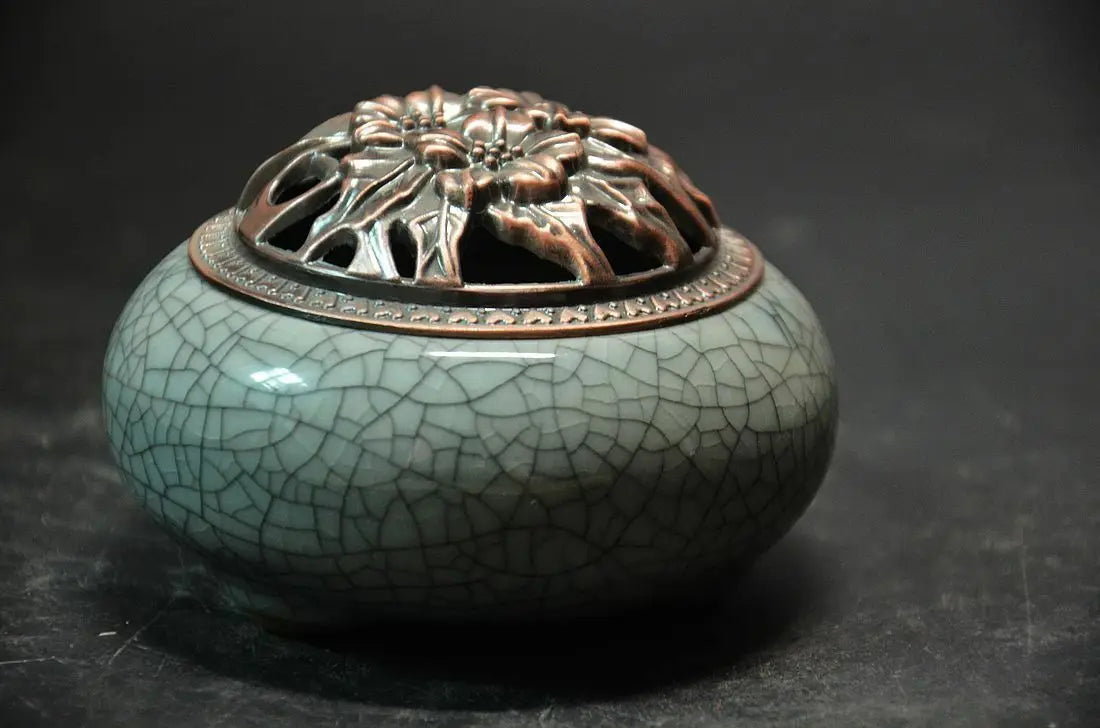 Chinese ceramic crackle porcelain Incense burner bronze Chrysanthemum lid