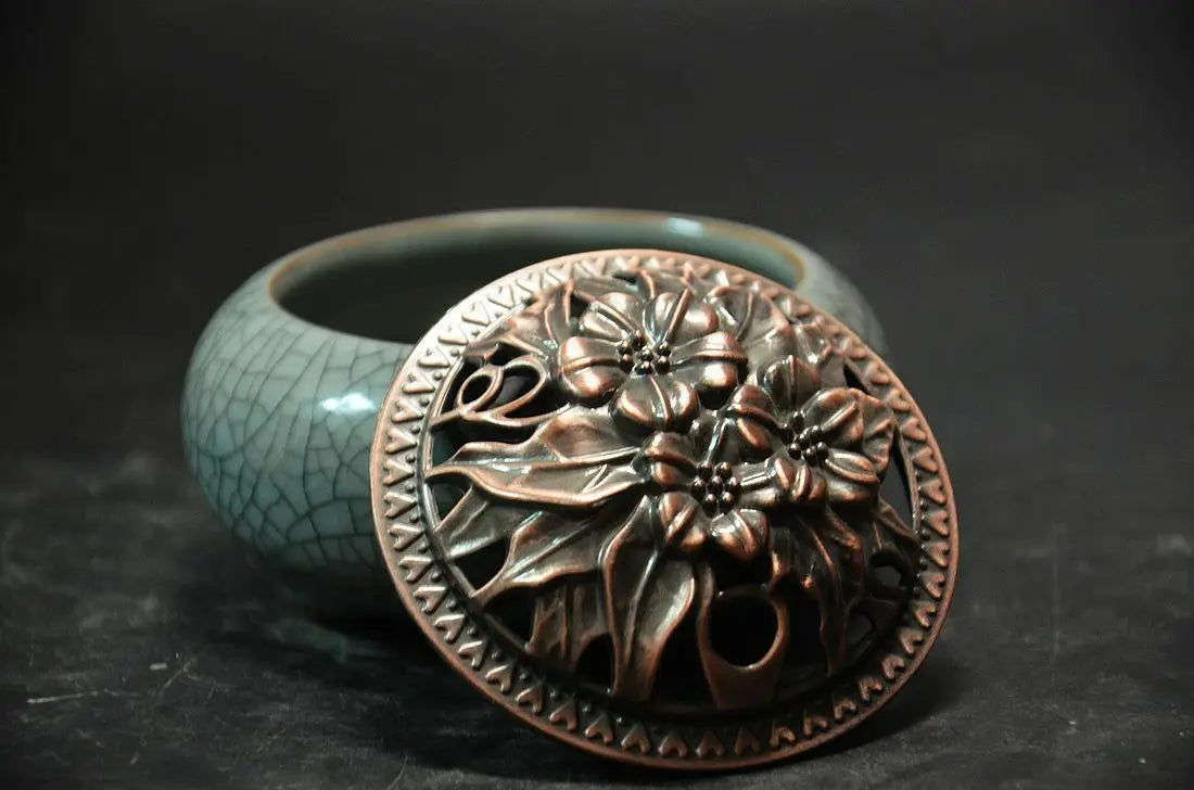 Chinese ceramic crackle porcelain Incense burner bronze Chrysanthemum lid