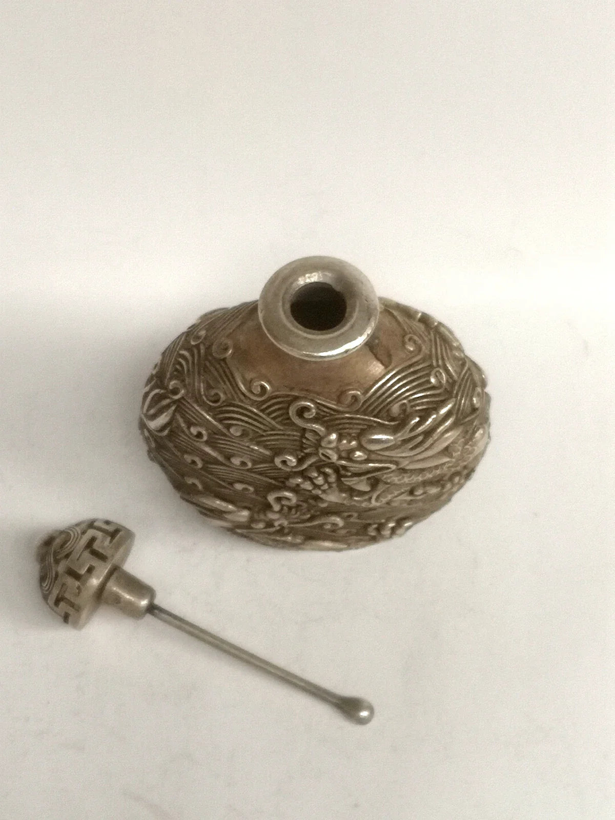 Collection China Ancient Tibet Silver Carving Dragon Snuff Bottle Decoration